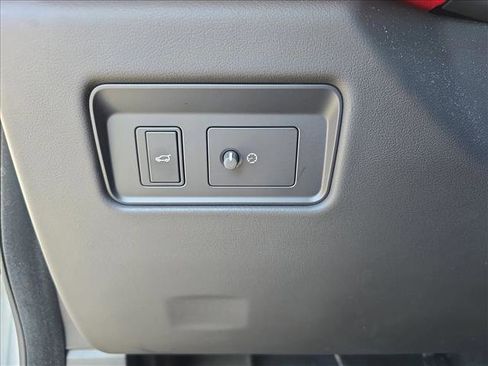 Certified 2025 Jaguar F-PACE R-Dynamic S image 25