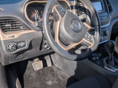 Used 2016 Jeep Cherokee Latitude w/ Cold Weather Group AWD/4WD image 13