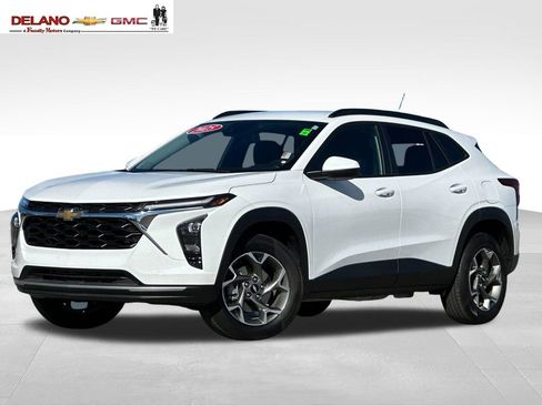 Used 2025 Chevrolet Trax LT image 1