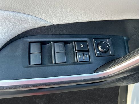 Used 2021 Toyota RAV4 XLE w/ Convenience Package FWD image 13