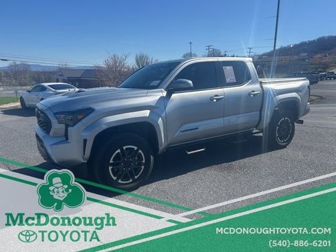 Used 2025 Toyota Tacoma TRD Sport image 1