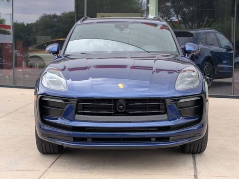 Certified 2026 Porsche Macan image 6