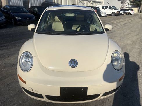 Used 2008 Volkswagen Beetle S image 3