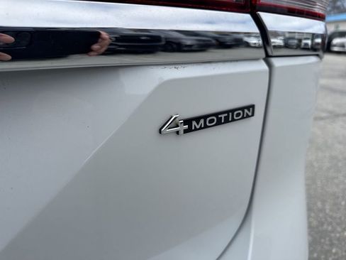 Used 2024 Volkswagen Atlas SEL Premium R-Line image 32