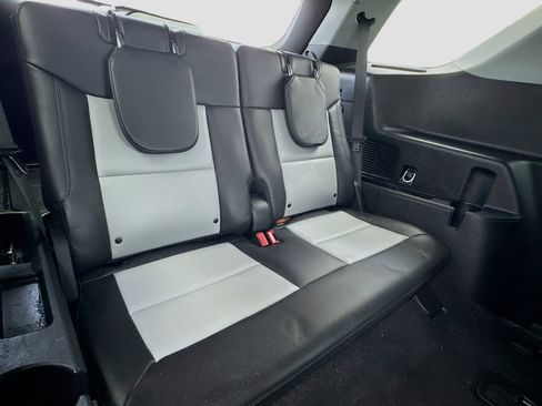 Used 2023 Ford Explorer XLT w/ Equipment Group 202A image 18