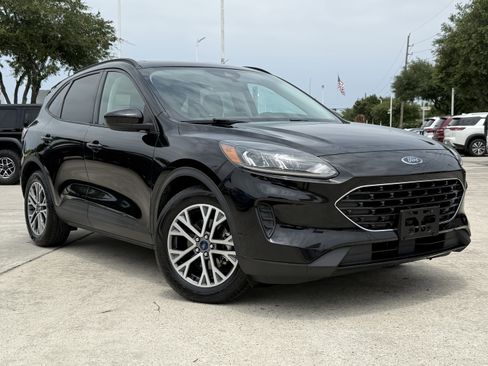 Used 2021 Ford Escape SE w/ SE Sport Appearance Package FWD image 2