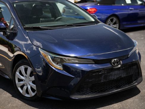 Used 2021 Toyota Corolla LE FWD image 2
