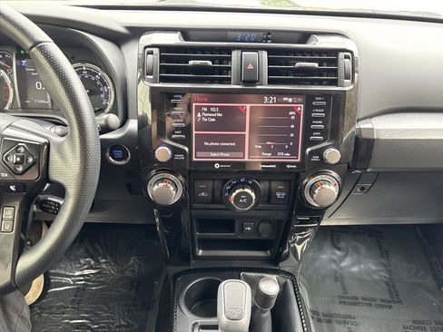 Used 2024 Toyota 4Runner TRD Off-Road AWD/4WD image 23