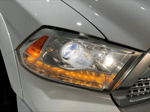 Used 2018 RAM 1500 Laramie w/ Convenience Group image 33