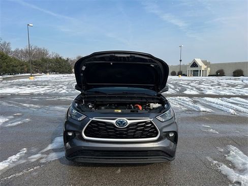 Used 2024 Toyota Highlander XLE image 18