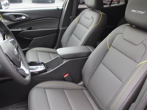 New 2026 Chevrolet Trax ACTIV w/ Sunroof Package FWD image 9