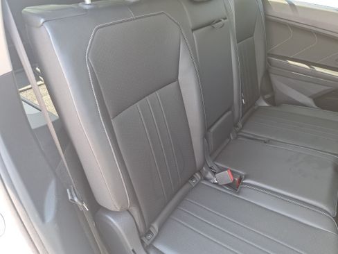 Used 2022 Volkswagen Tiguan SE FWD image 12