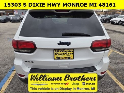 Used 2019 Jeep Grand Cherokee Laredo image 4