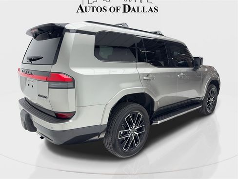 Used 2025 Lexus GX 550 image 9