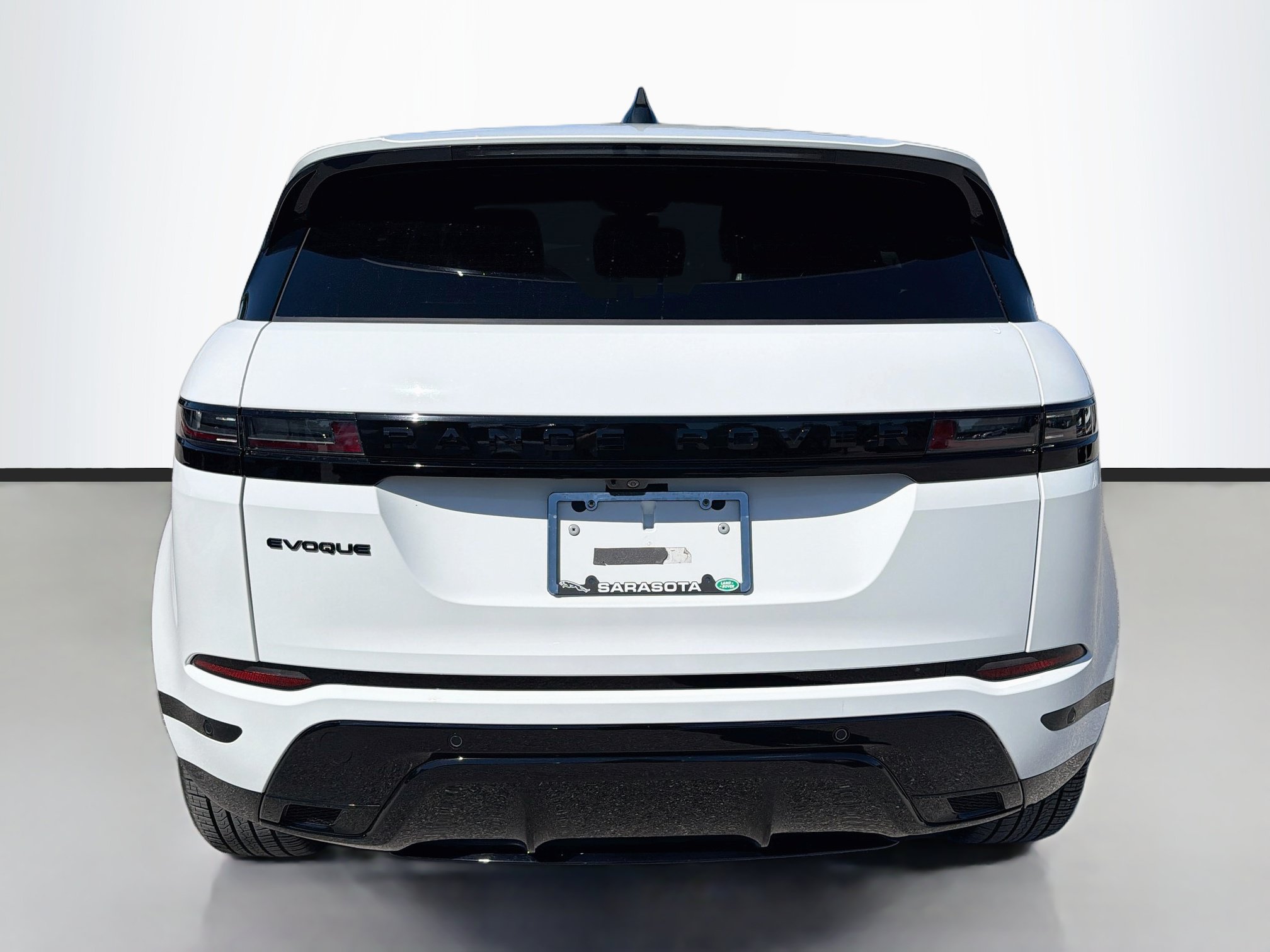Used 2026 Land Rover Range Rover Evoque Dynamic SE AWD/4WD image 4