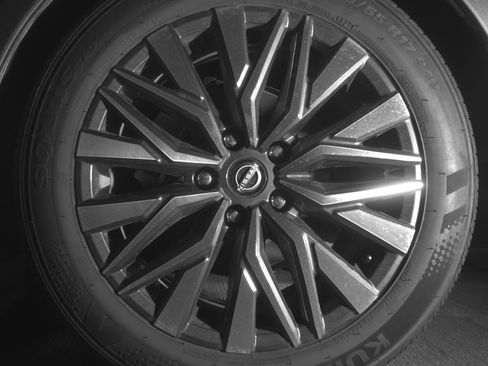 Used 2025 Nissan Altima 2.5 SV FWD image 14