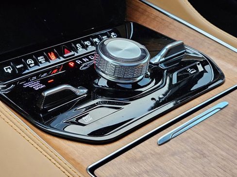 Used 2024 Jeep Grand Wagoneer Series III image 14