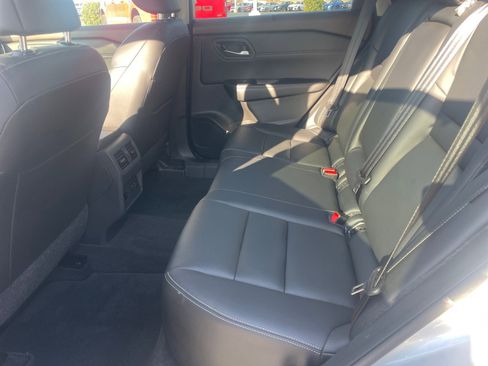 Used 2023 Nissan Rogue SL w/ SL Premium Package image 9