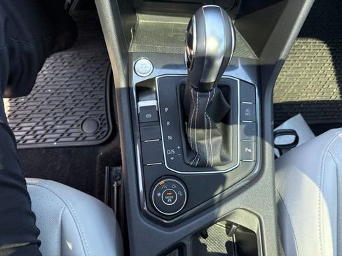 Used 2021 Volkswagen Tiguan SE R-Line AWD/4WD image 17