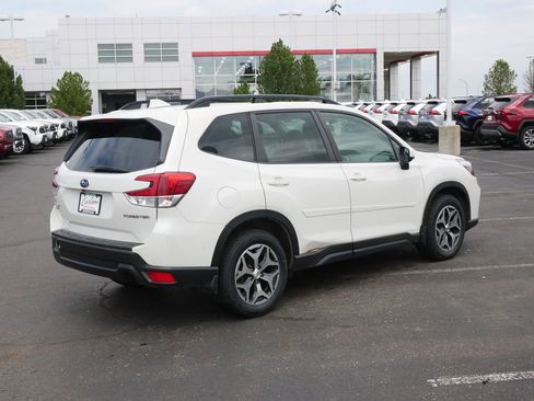 Used 2020 Subaru Forester Premium AWD/4WD image 5