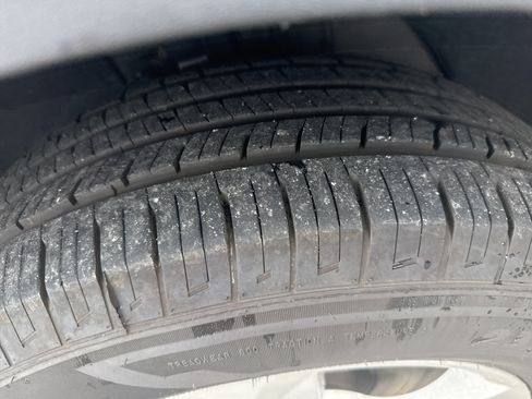 Used 2023 Kia Sorento LX AWD/4WD image 11