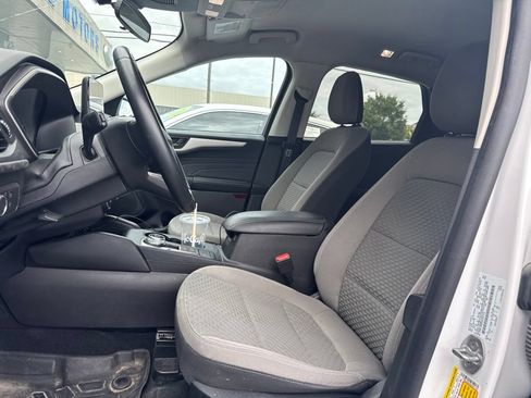 Used 2022 Ford Escape SE w/ SE Sport Appearance Package AWD/4WD image 3