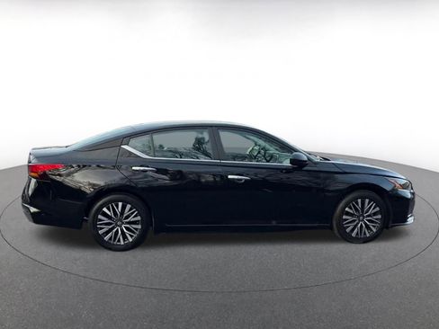 Used 2025 Nissan Altima 2.5 SV image 16