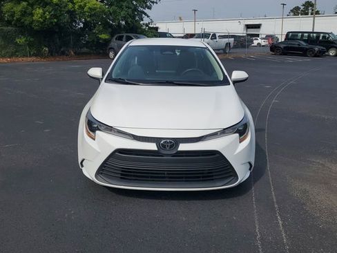 Used 2023 Toyota Corolla LE FWD image 2
