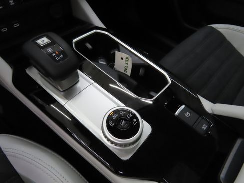 New 2025 Mitsubishi Outlander SE image 15