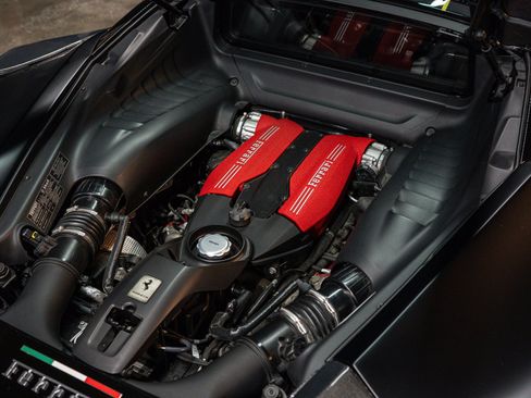 Used 2016 Ferrari 488 GTB RWD image 21
