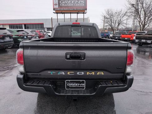 Used 2021 Toyota Tacoma TRD Sport w/ TRD Premium Sport Package image 4