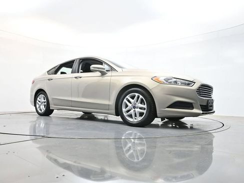 Used 2016 Ford Fusion SE FWD image 39
