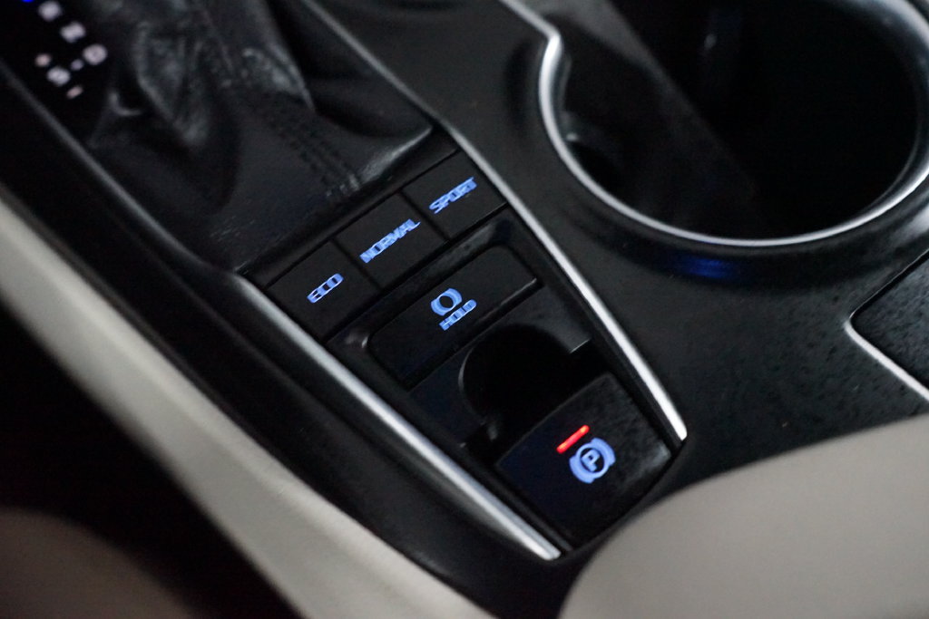 Certified 2018 Toyota Camry XLE FWD image 21