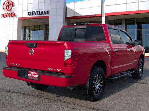 Used 2020 Nissan Titan SV w/ SV Convenience Package image 7