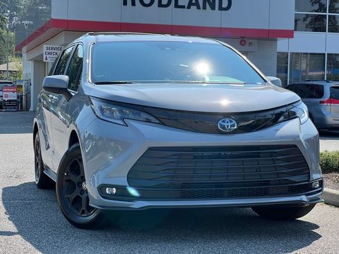 Certified 2025 Toyota Sienna XLE Woodland Edition AWD/4WD image 1