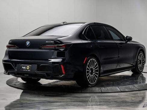 Used 2025 BMW i7 xDrive60 AWD/4WD image 18