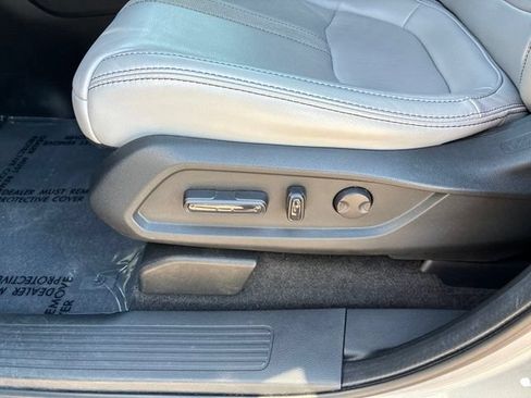 Used 2025 Honda Pilot Touring image 6