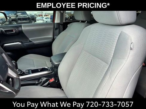 Used 2018 Toyota Tacoma SR5 AWD/4WD image 12