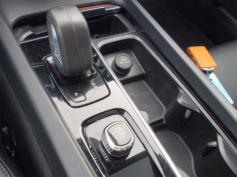 Used 2022 Volvo S60 B5 Momentum image 21