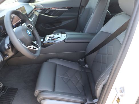 New 2026 BMW 550e xDrive image 15