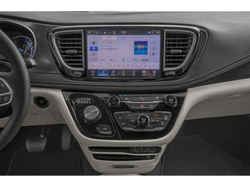 Used 2024 Chrysler Pacifica Limited FWD image 13