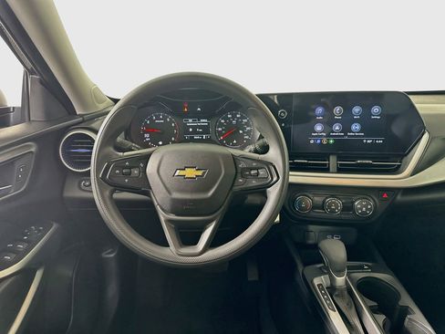 Used 2025 Chevrolet Trax LS FWD image 17
