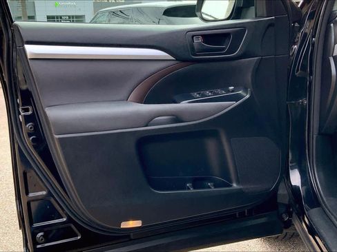 Used 2018 Toyota Highlander LE AWD/4WD image 21