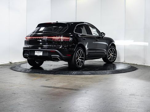 Certified 2025 Porsche Macan image 7
