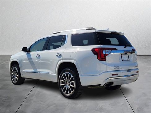 Used 2023 GMC Acadia Denali image 3