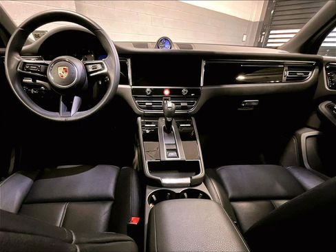 Used 2025 Porsche Macan image 18