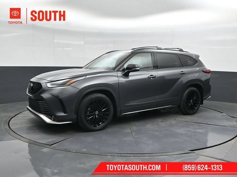 Used 2023 Toyota Highlander XSE AWD/4WD image 6