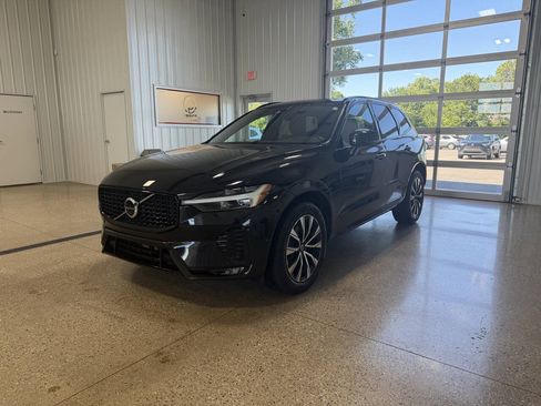 Used 2023 Volvo XC60 B5 Plus AWD/4WD image 4