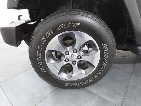 Used 2016 Jeep Wrangler Sahara image 21