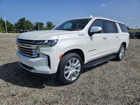 Used 2023 Chevrolet Suburban High Country w/ Advanced Technology Package AWD/4WD image 3